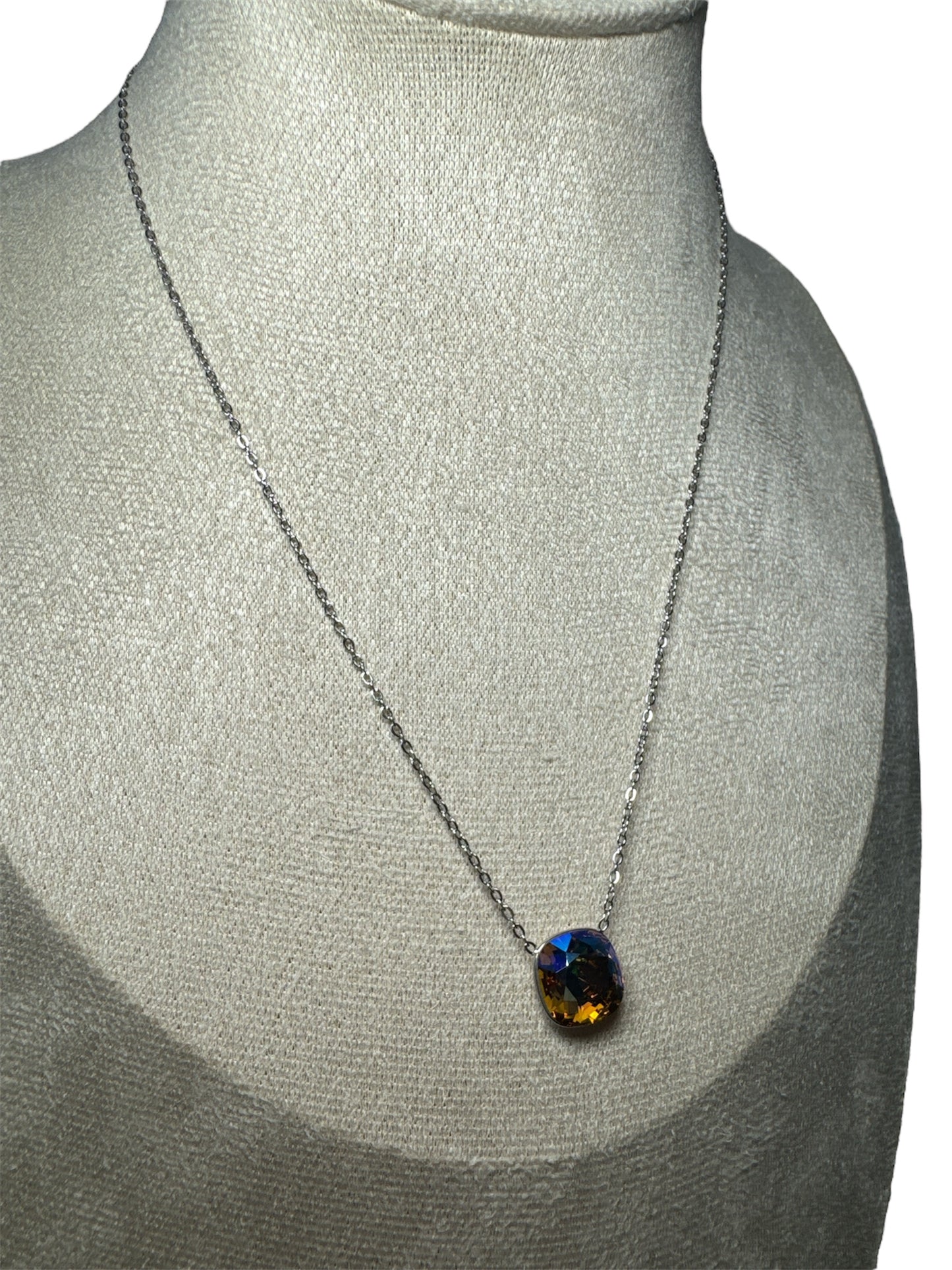 Collier Hanna
